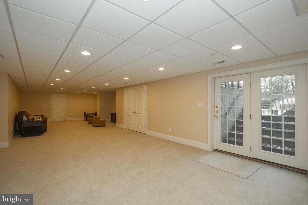 2205 BLUE STEM DRIVE
