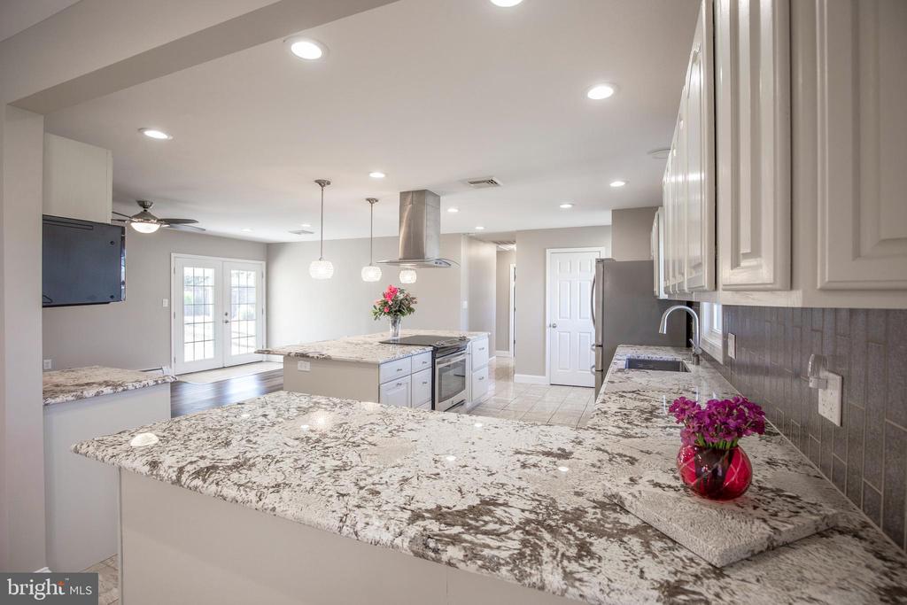 30 EMERALD LANE