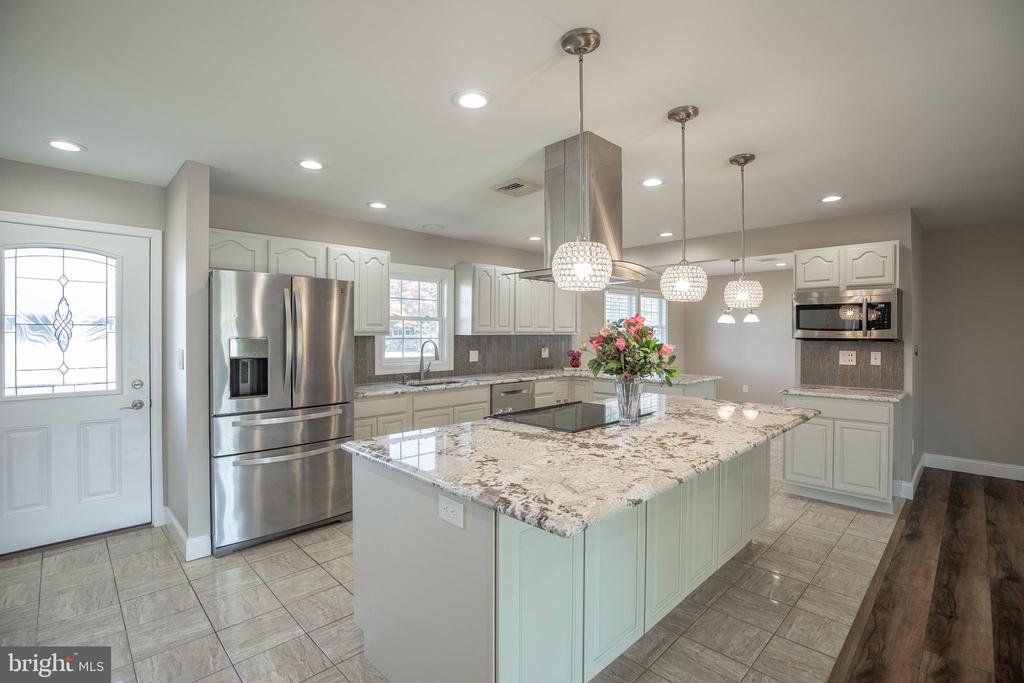 30 EMERALD LANE