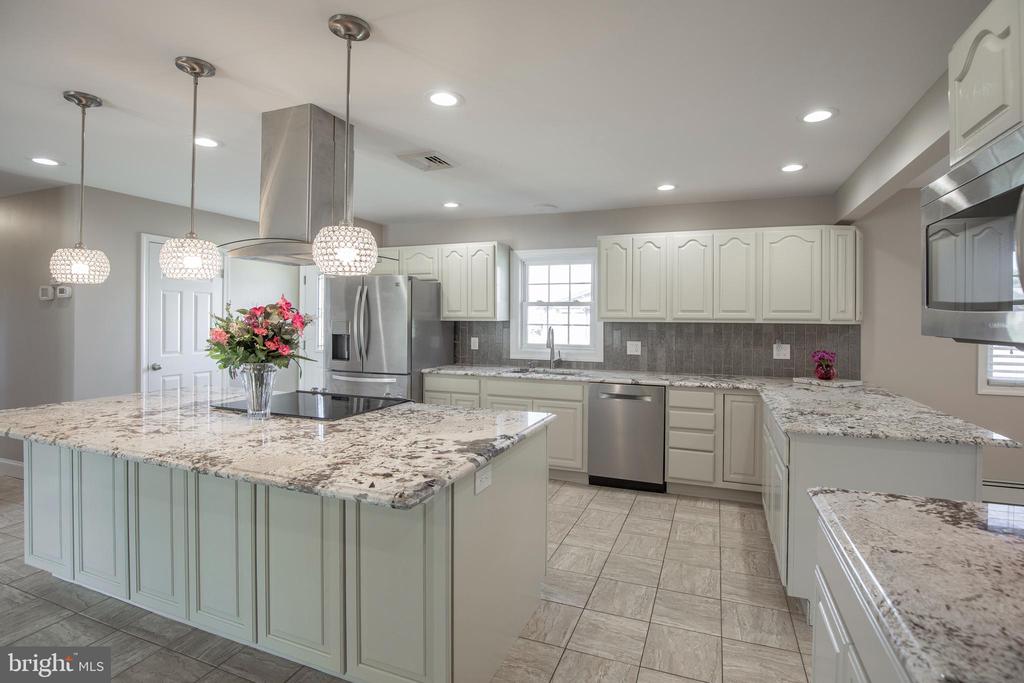 30 EMERALD LANE