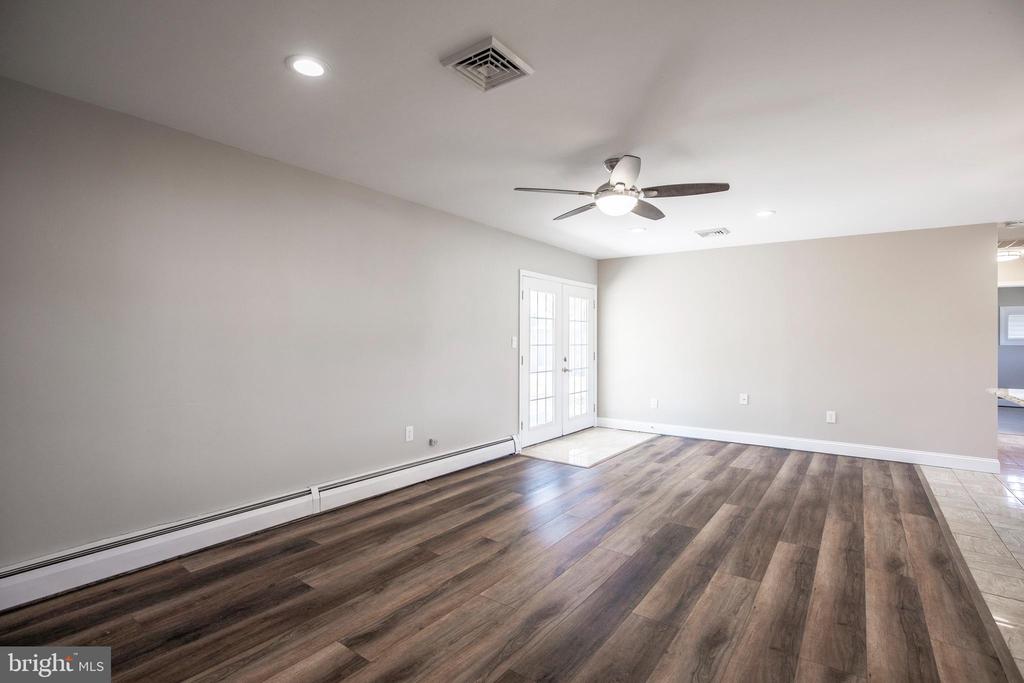 30 EMERALD LANE
