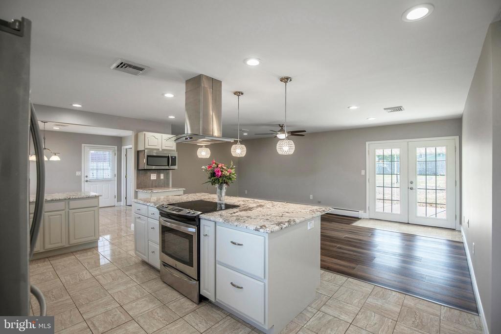 30 EMERALD LANE