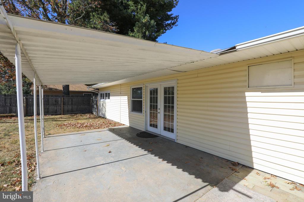 30 EMERALD LANE
