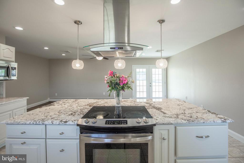 30 EMERALD LANE