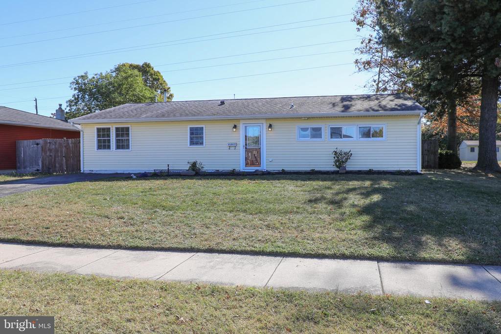 30 EMERALD LANE