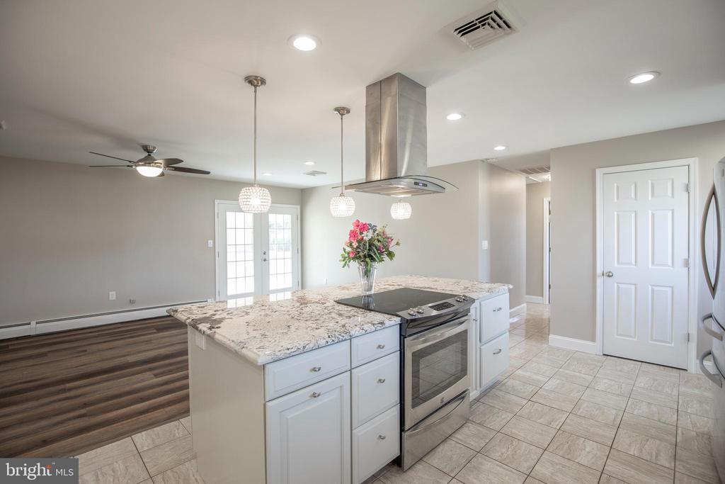 30 EMERALD LANE