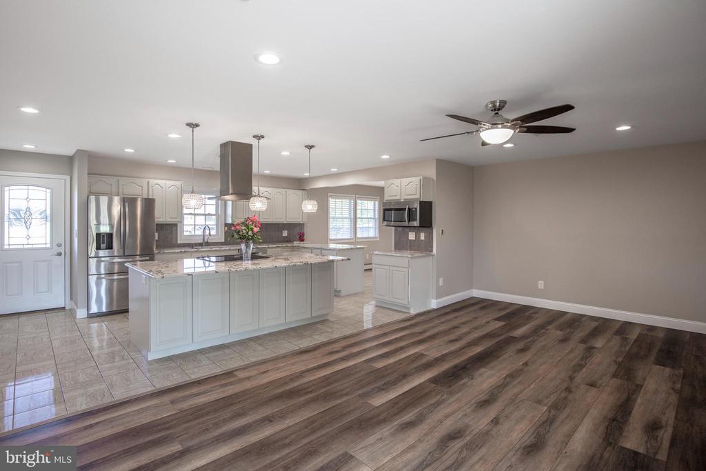 30 EMERALD LANE