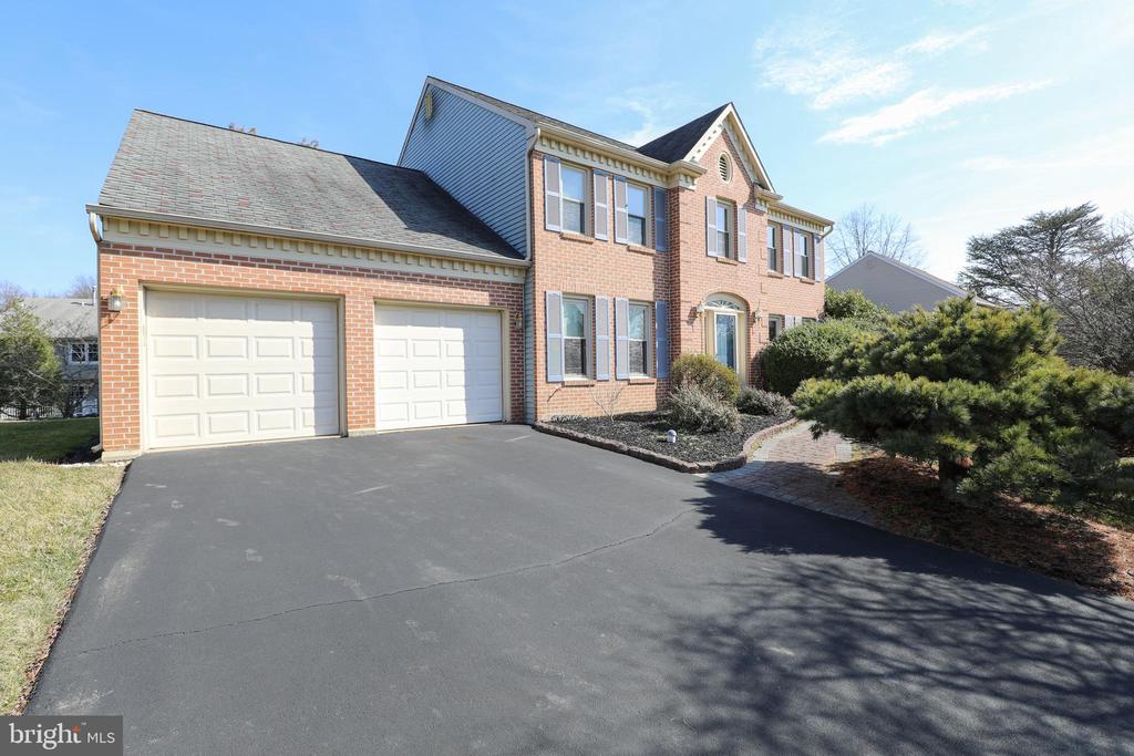6 BUTTERCUP LANE