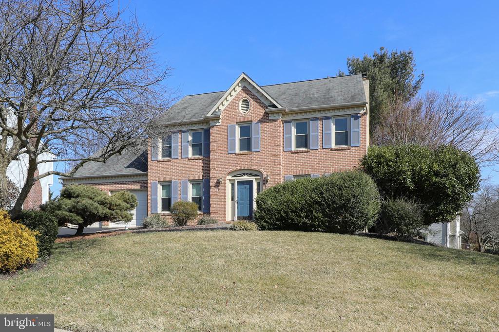 6 BUTTERCUP LANE