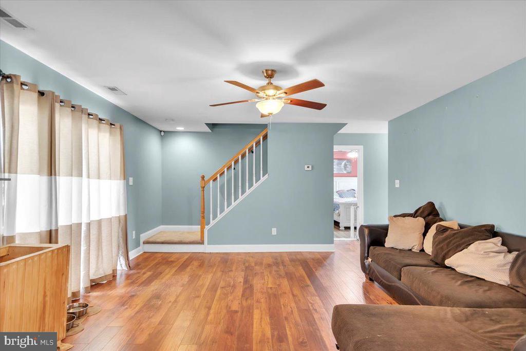 33 NICKELHILL LANE