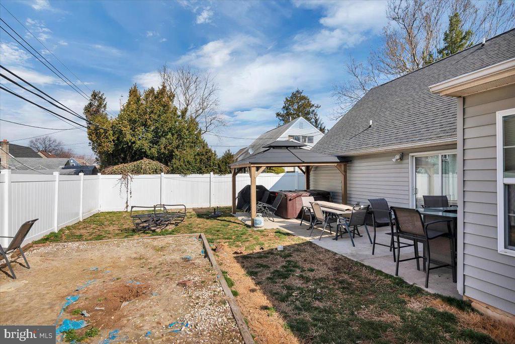 33 NICKELHILL LANE