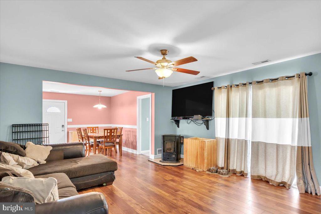 33 NICKELHILL LANE