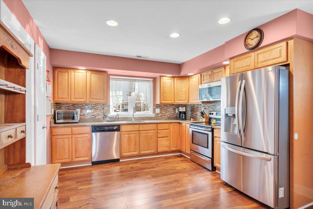 33 NICKELHILL LANE