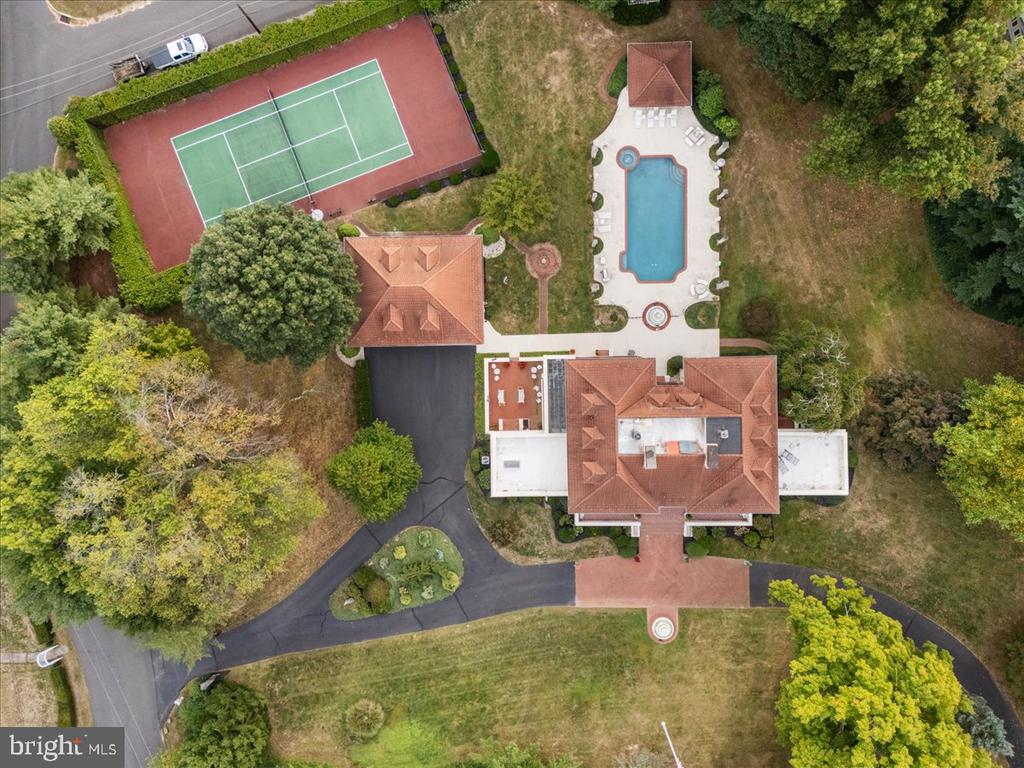 2185 S EASTON ROAD