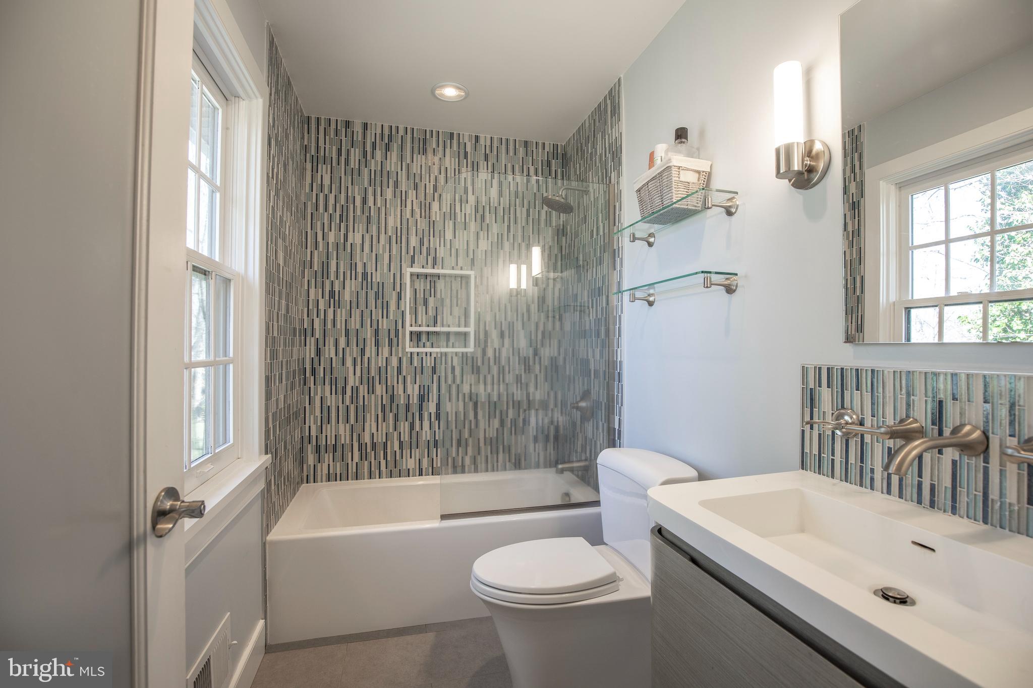 261 N TAMENEND AVENUE