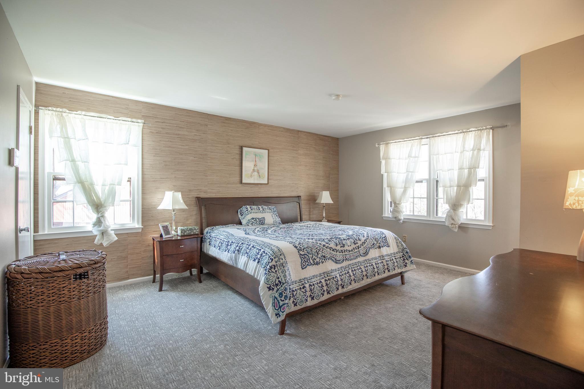 261 N TAMENEND AVENUE