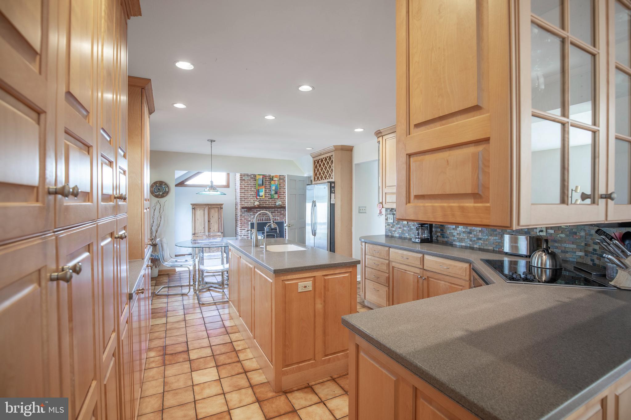 261 N TAMENEND AVENUE