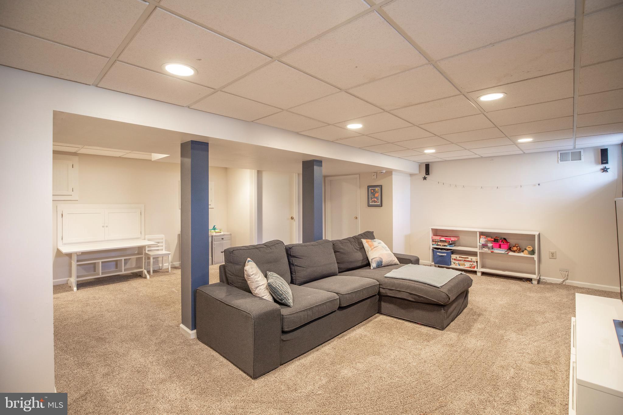 261 N TAMENEND AVENUE