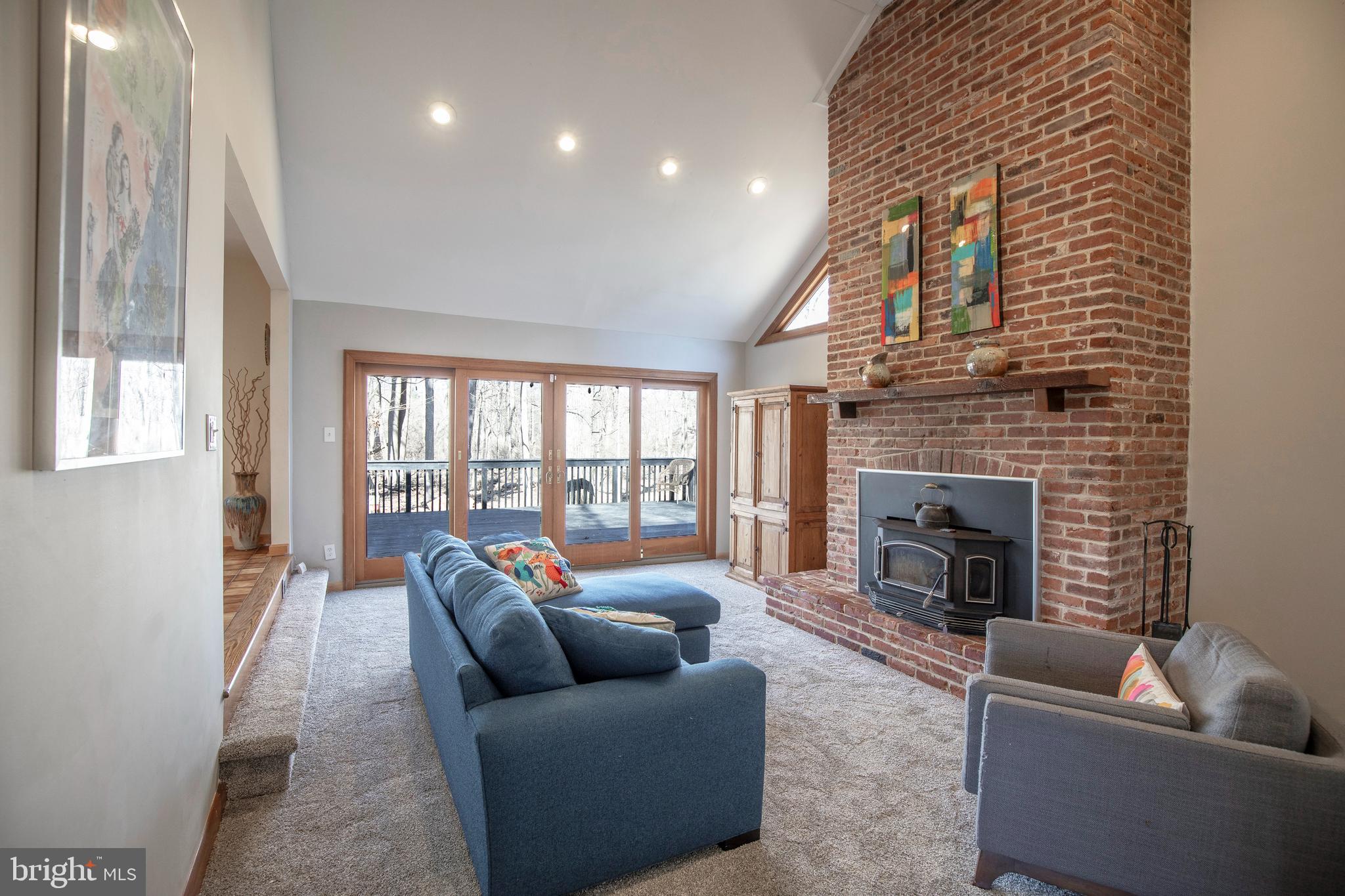 261 N TAMENEND AVENUE