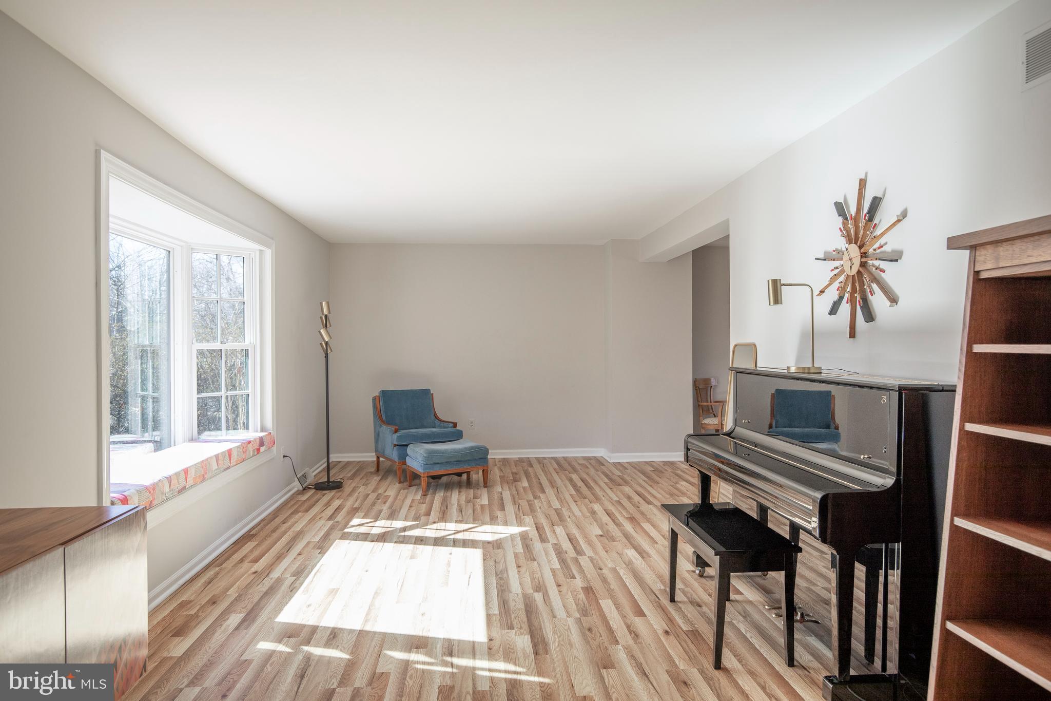 261 N TAMENEND AVENUE