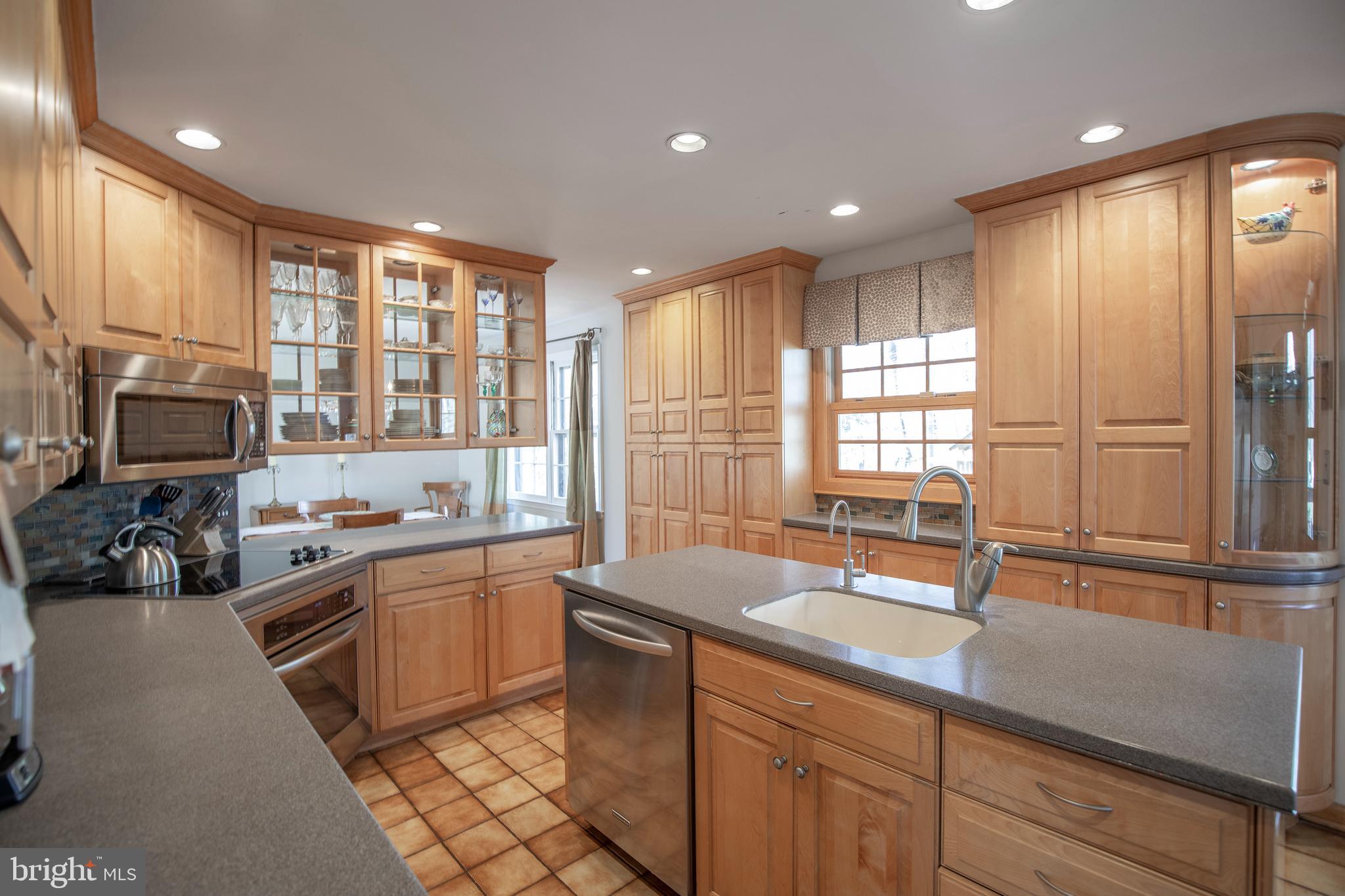 261 N TAMENEND AVENUE