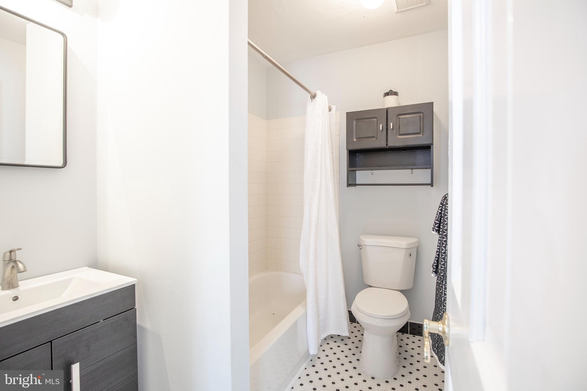 261 N TAMENEND AVENUE