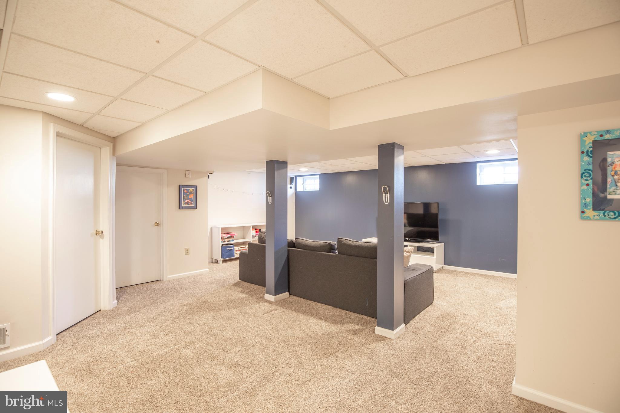 261 N TAMENEND AVENUE