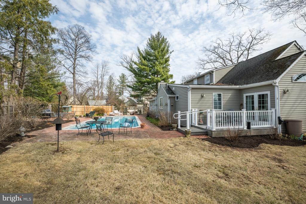 305 LINDEN AVENUE