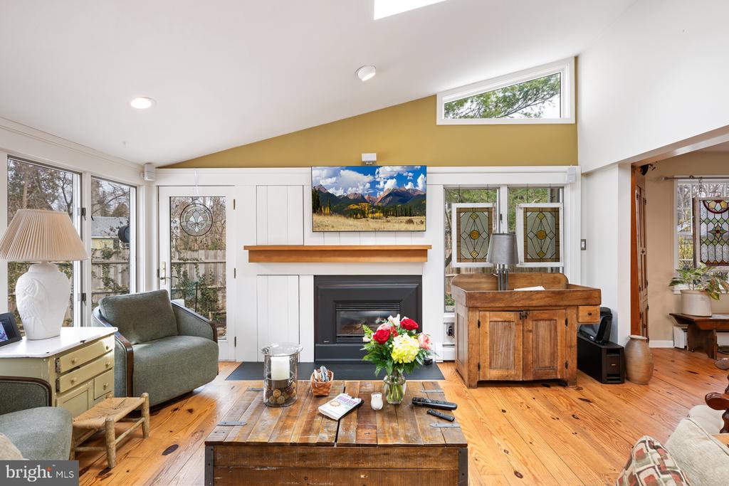 305 LINDEN AVENUE