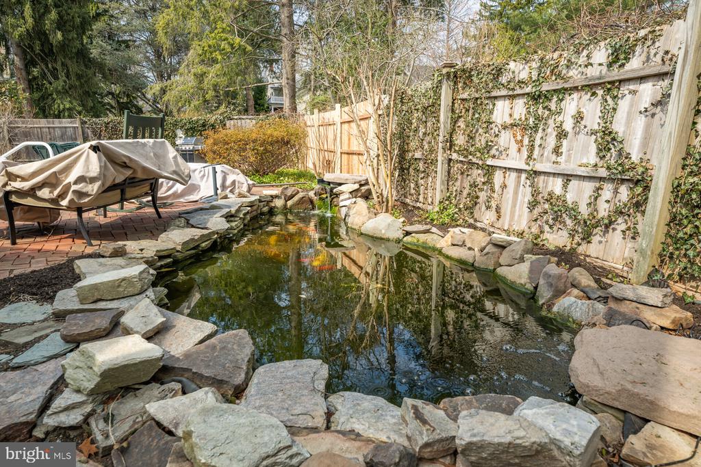 305 LINDEN AVENUE