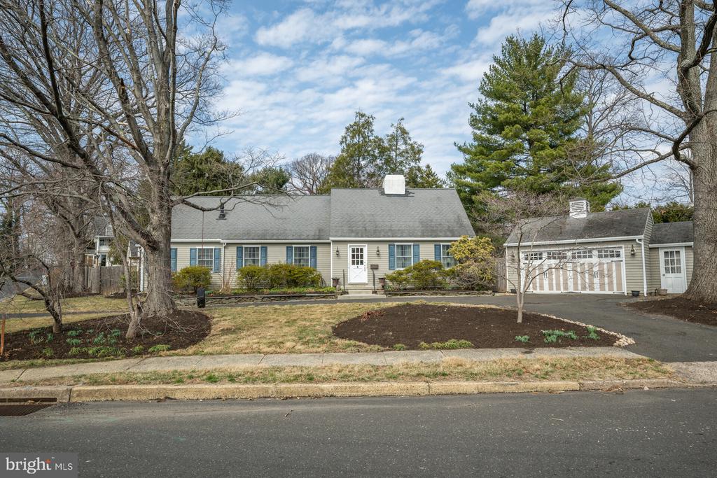 305 LINDEN AVENUE
