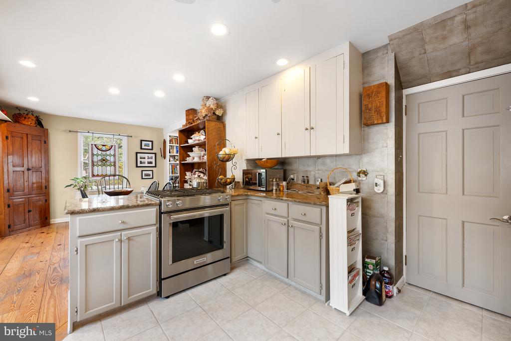 305 LINDEN AVENUE