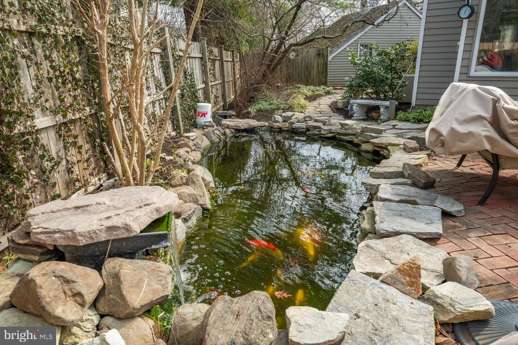 305 LINDEN AVENUE