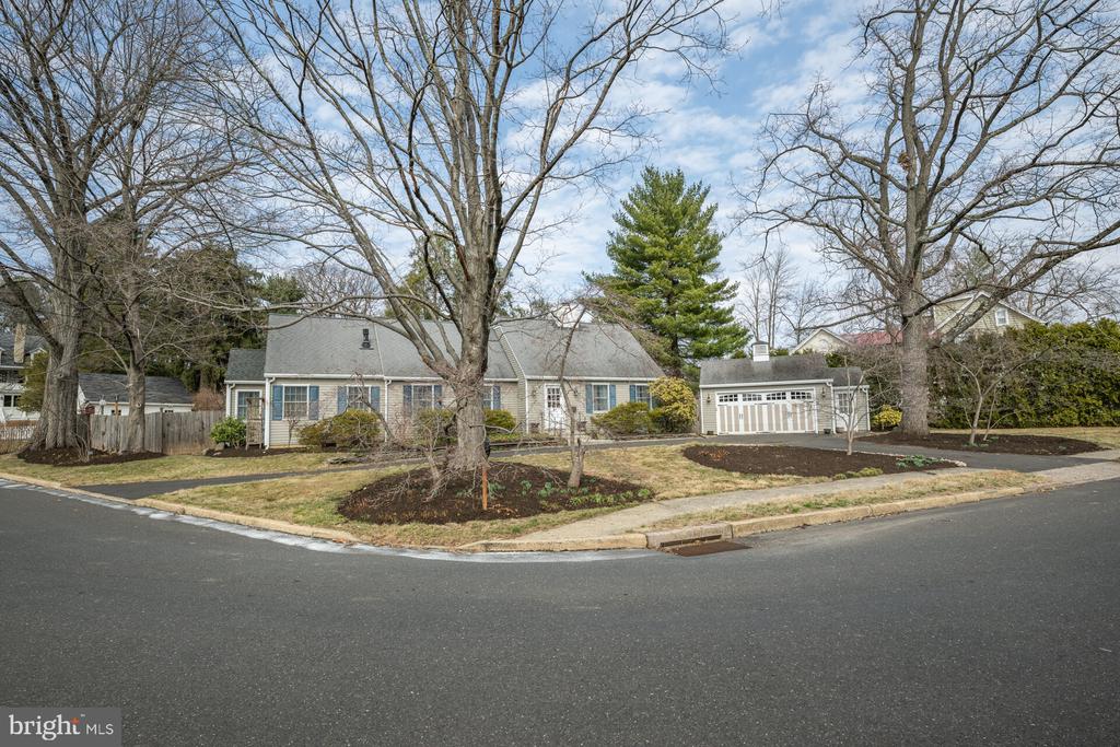 305 LINDEN AVENUE