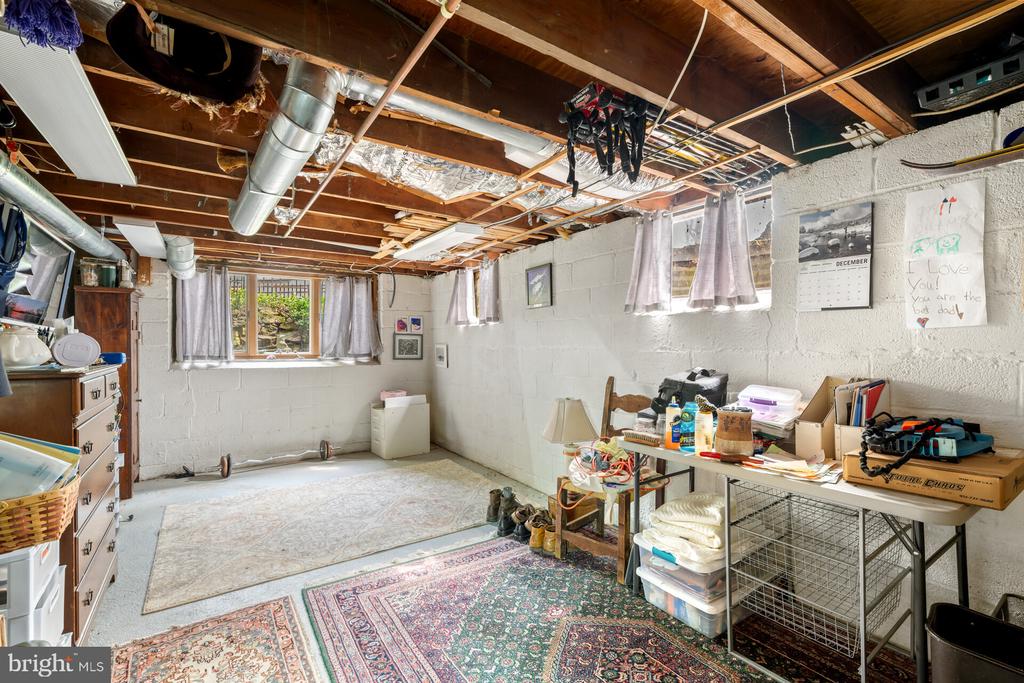 305 LINDEN AVENUE