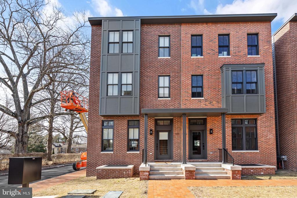 113 THORNTON LANE