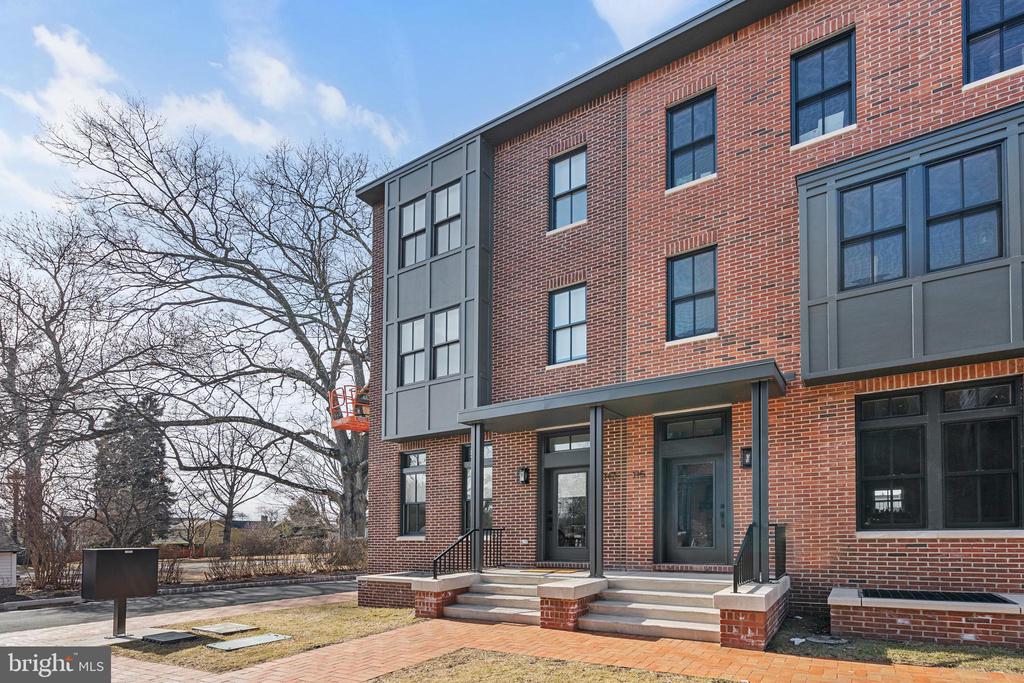 113 THORNTON LANE