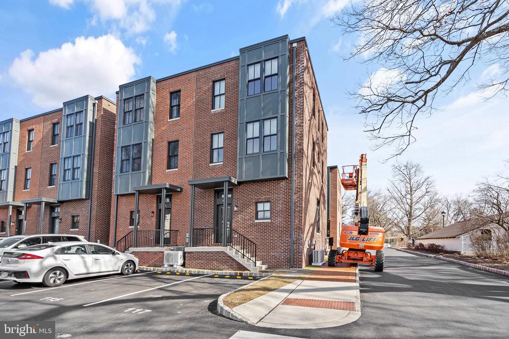 113 THORNTON LANE