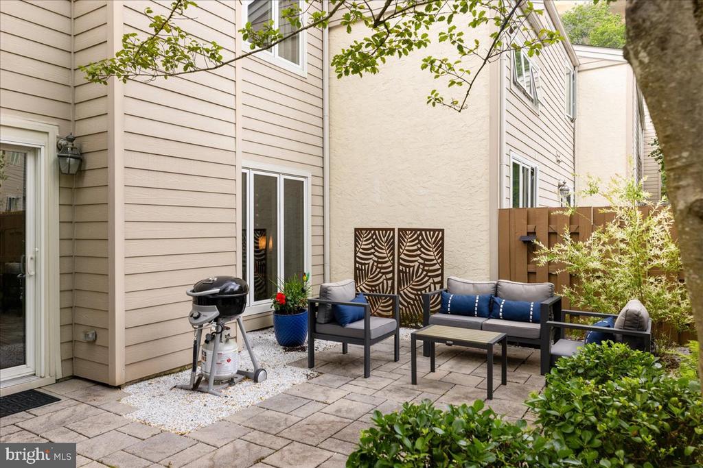 221 HASTINGS COURT