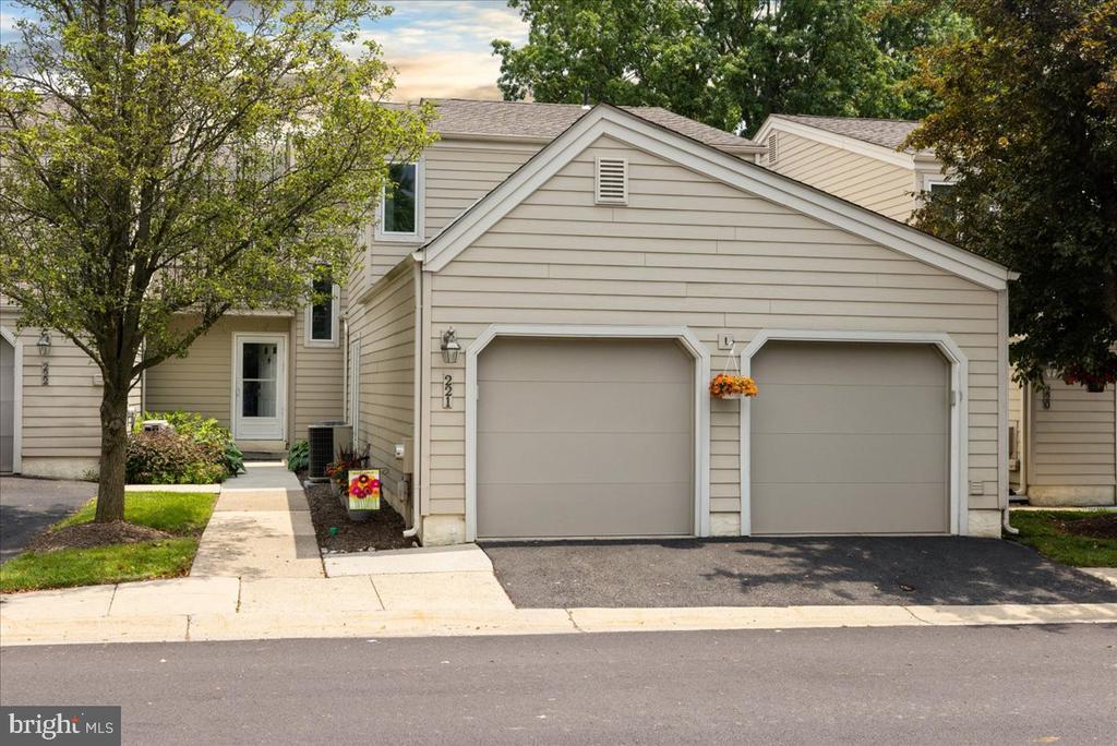 221 HASTINGS COURT