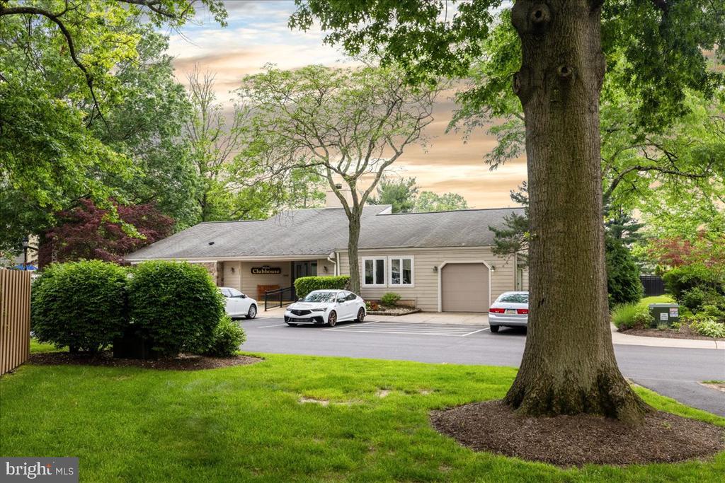 221 HASTINGS COURT