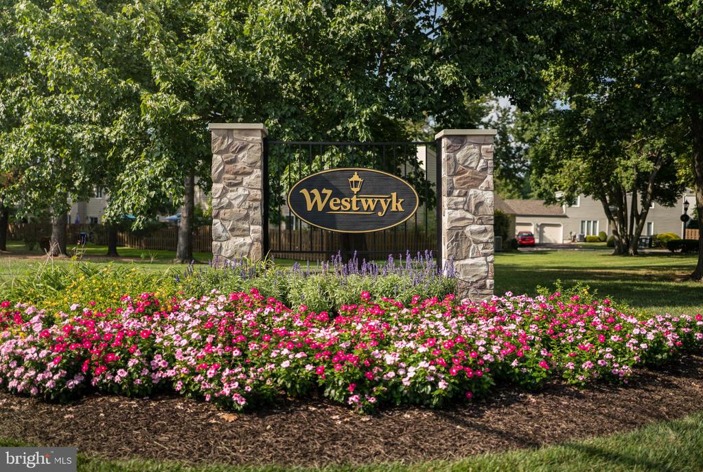 221 HASTINGS COURT