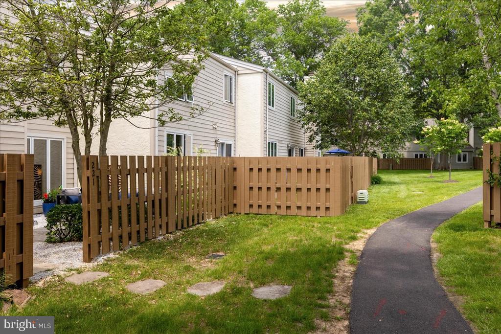 221 HASTINGS COURT