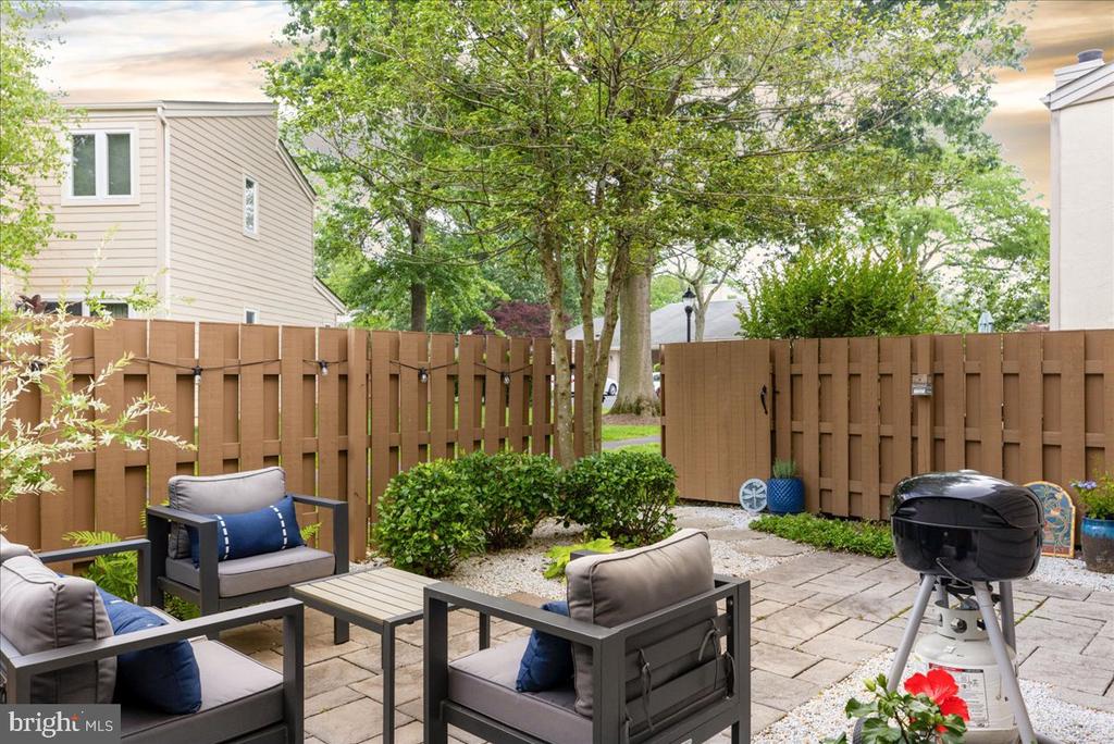 221 HASTINGS COURT