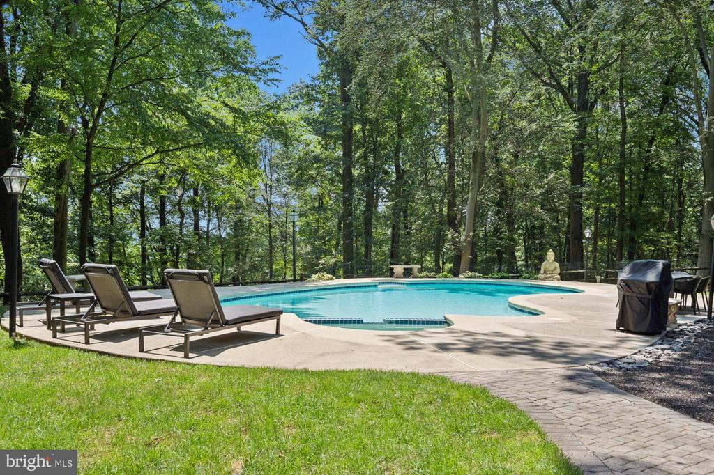 5653 PRIVATE DRIVE