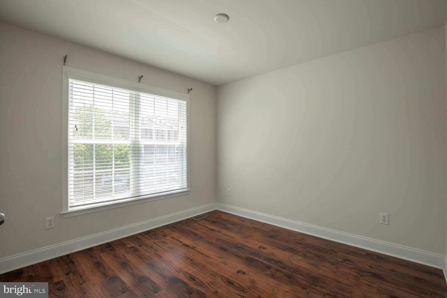 3048 E DORCHESTER STREET 85