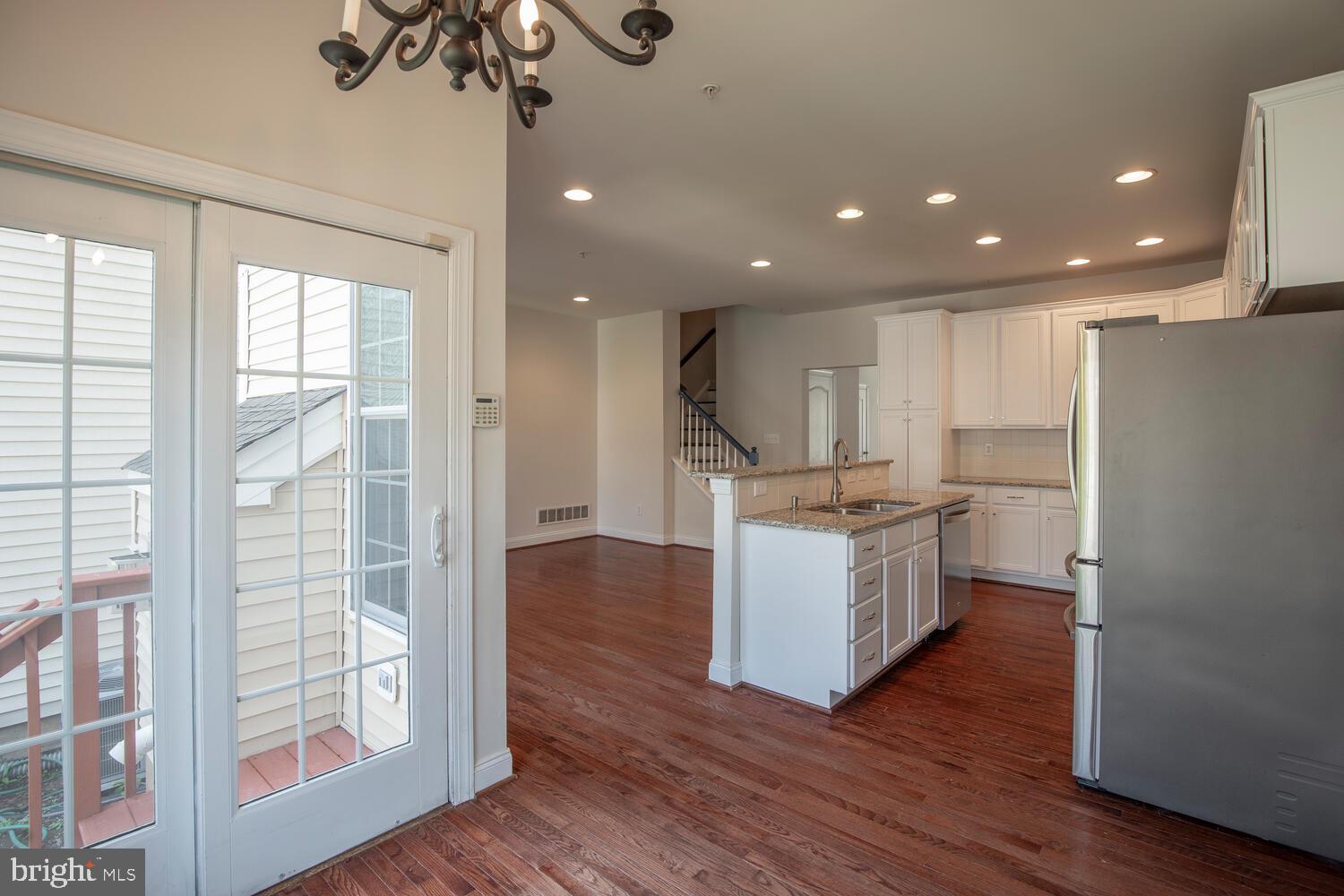 3048 E DORCHESTER STREET 85