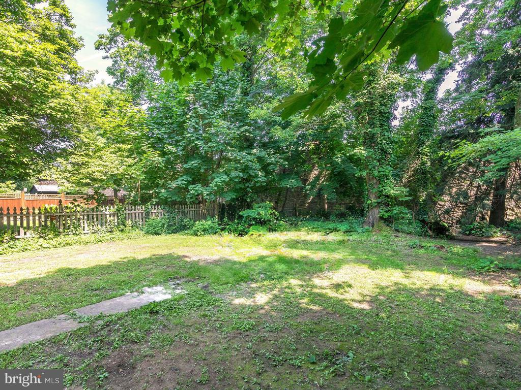 110 E ASHLAND STREET