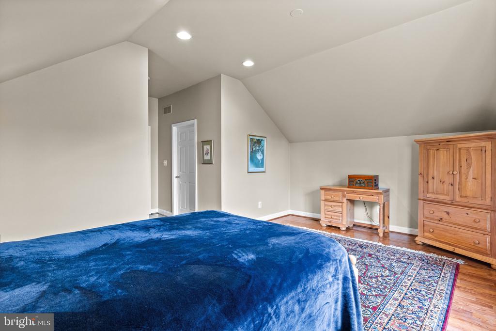 42 WOODSIDE LANE