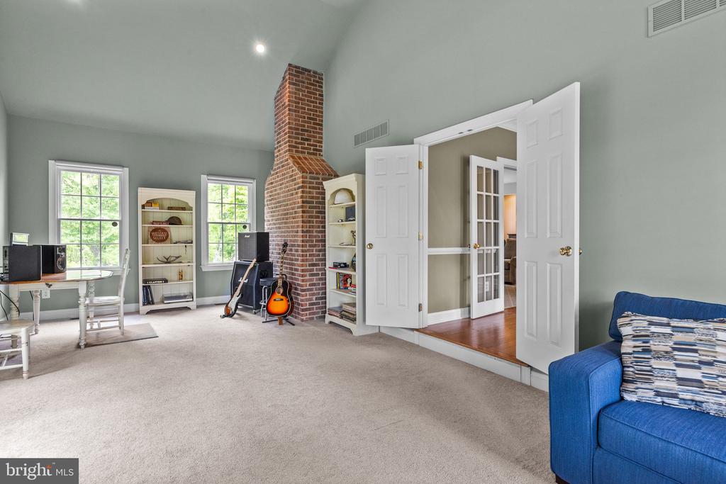 42 WOODSIDE LANE